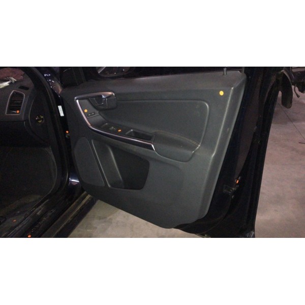 Forro De Porta Dianteiro Direito Volvo Xc60 D5 2017