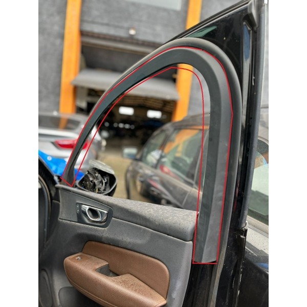 Acabamento Interno Arco Porta D. Direita Volvo Xc60 T8 2019